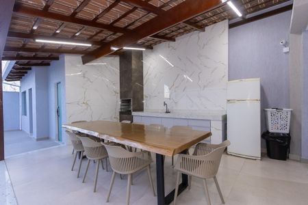 Casa à venda com 360m², 5 quartos e 4 vagas Casa à venda com 360m², 5 quartos e 4 vagasÁrea comum - Churrasqueira
