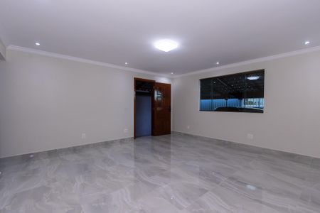 Casa à venda com 360m², 5 quartos e 4 vagas Casa à venda com 360m², 5 quartos e 4 vagasSala 1