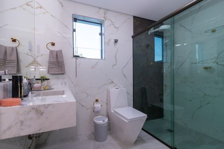 Casa à venda com 360m², 5 quartos e 4 vagas Casa à venda com 360m², 5 quartos e 4 vagasBanheiro 1