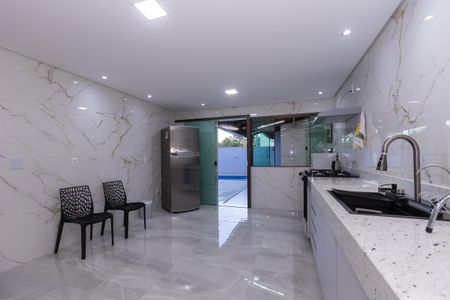 Casa à venda com 360m², 5 quartos e 4 vagas Casa à venda com 360m², 5 quartos e 4 vagasCozinha