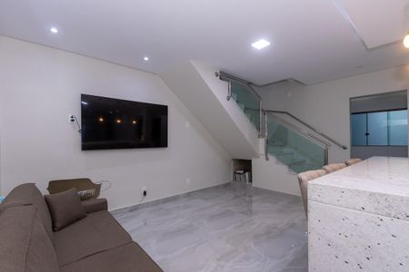 Casa à venda com 360m², 5 quartos e 4 vagas Casa à venda com 360m², 5 quartos e 4 vagasSala 2