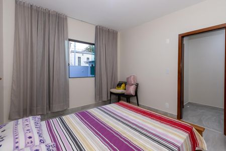 Casa à venda com 360m², 5 quartos e 4 vagas Casa à venda com 360m², 5 quartos e 4 vagasQuarto 4