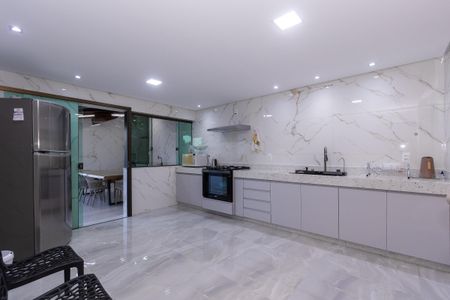 Casa à venda com 360m², 5 quartos e 4 vagas Casa à venda com 360m², 5 quartos e 4 vagasCozinha