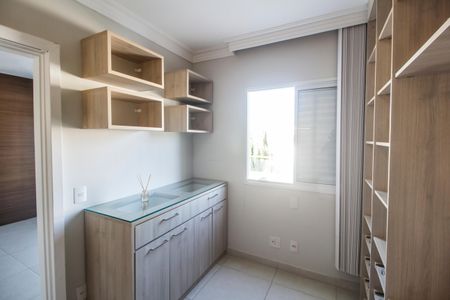 Casa de condomínio à venda com 160m², 3 quartos e sem vagaCloset da suíte