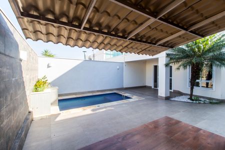 Casa de condomínio à venda com 160m², 3 quartos e sem vagaÁrea gourmet