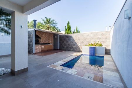 Casa de condomínio à venda com 160m², 3 quartos e sem vagaPiscina