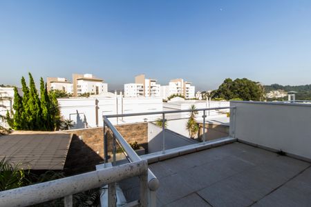 Casa de condomínio à venda com 160m², 3 quartos e sem vagaVaranda - Suíte