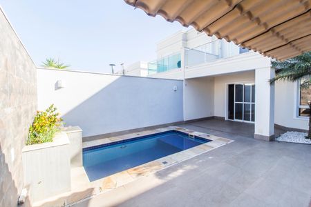Casa de condomínio à venda com 160m², 3 quartos e sem vagaPiscina