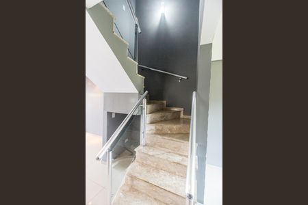 Casa de condomínio à venda com 160m², 3 quartos e sem vagaEscada