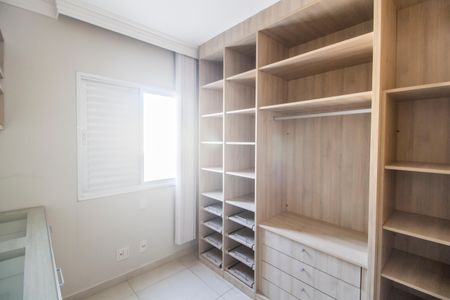 Casa de condomínio à venda com 160m², 3 quartos e sem vagaCloset da suíte