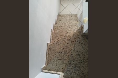 Casa à venda com 170m², 4 quartos e 1 vagaEscada