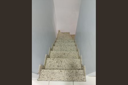 Casa à venda com 170m², 4 quartos e 1 vagaEscada