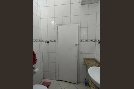 Casa à venda com 170m², 4 quartos e 1 vagaBanheiro