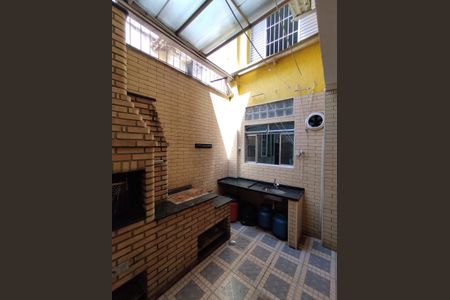 Casa à venda com 170m², 4 quartos e 1 vagaÁrea de Serviço