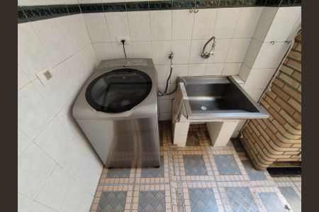 Casa à venda com 170m², 4 quartos e 1 vagaÁrea de Serviço