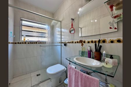 Casa à venda com 150m², 3 quartos e 2 vagas Casa à venda com 150m², 3 quartos e 2 vagasBanheiro