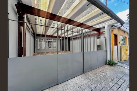 Casa à venda com 150m², 3 quartos e 2 vagas Casa à venda com 150m², 3 quartos e 2 vagasFachada