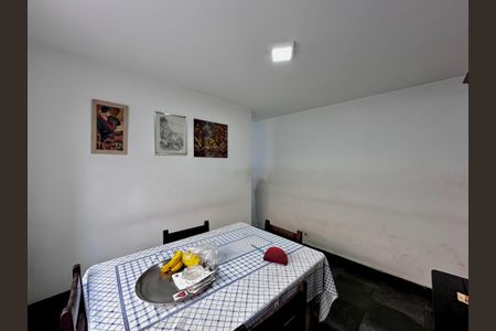 Casa à venda com 150m², 3 quartos e 2 vagas Casa à venda com 150m², 3 quartos e 2 vagasSala