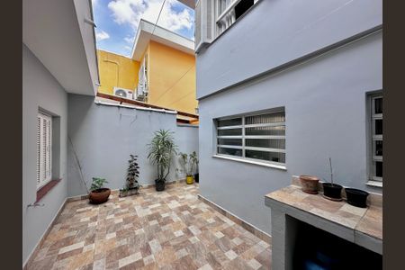 Casa à venda com 150m², 3 quartos e 2 vagas Casa à venda com 150m², 3 quartos e 2 vagasQuintal
