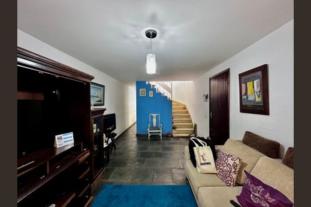 Casa à venda com 150m², 3 quartos e 2 vagas Casa à venda com 150m², 3 quartos e 2 vagasSala