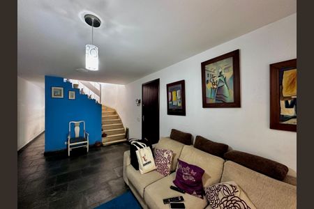 Casa à venda com 150m², 3 quartos e 2 vagas Casa à venda com 150m², 3 quartos e 2 vagasSala