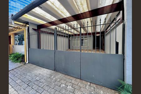 Casa à venda com 150m², 3 quartos e 2 vagas Casa à venda com 150m², 3 quartos e 2 vagasFachada