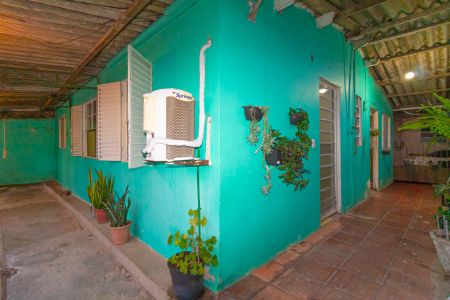 Casa à venda com 70m², 2 quartos e 2 vagas Casa à venda com 70m², 2 quartos e 2 vagasFachada