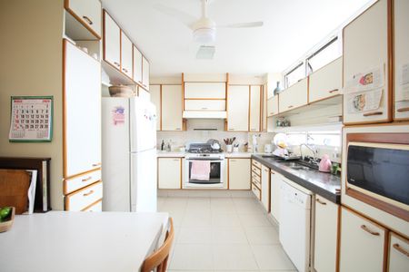 Apartamento à venda com 240m², 3 quartos e 4 vagasCozinha