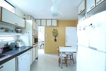 Apartamento à venda com 240m², 3 quartos e 4 vagasCozinha