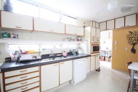 Apartamento à venda com 240m², 3 quartos e 4 vagasCozinha