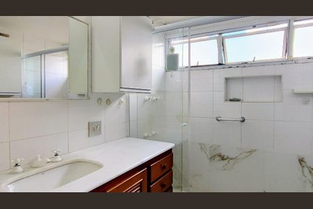 Apartamento à venda com 240m², 3 quartos e 4 vagasBanheiro 3