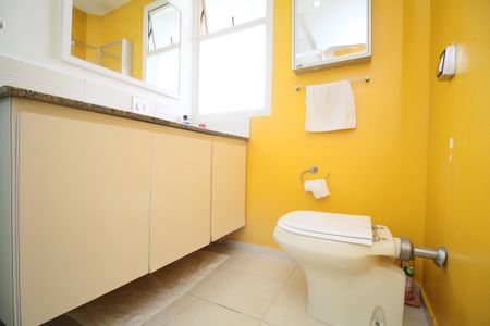 Apartamento à venda com 240m², 3 quartos e 4 vagasBanheiro da Suíte 2