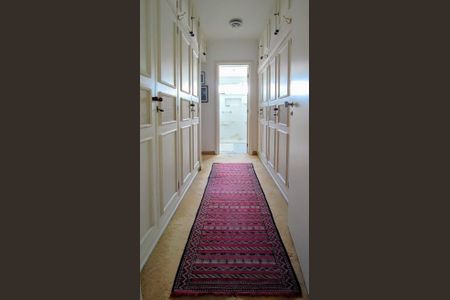 Apartamento à venda com 240m², 3 quartos e 4 vagasCloset Suíte 1