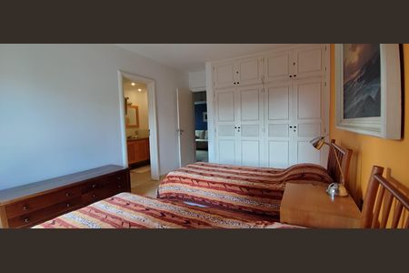 Apartamento à venda com 240m², 3 quartos e 4 vagasSuíte 2