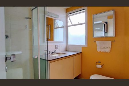 Apartamento à venda com 240m², 3 quartos e 4 vagasBanheiro 2