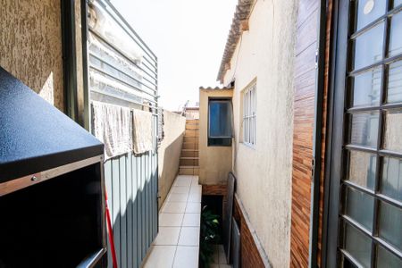 Casa à venda com 150m², 2 quartos e 2 vagasCorredor