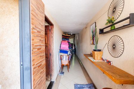 Casa à venda com 150m², 2 quartos e 2 vagasCorredor