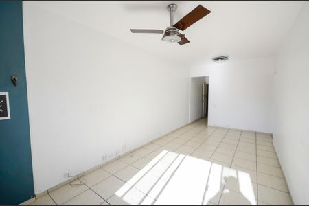 Apartamento à venda com 77m², 2 quartos e 1 vaga Apartamento à venda com 77m², 2 quartos e 1 vagaSala