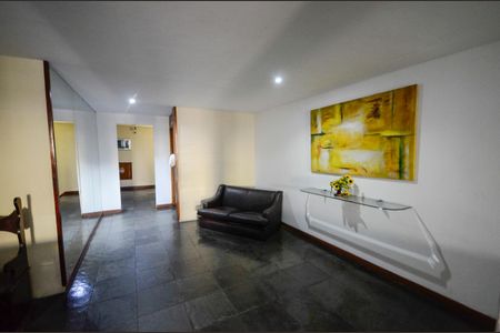 Apartamento à venda com 77m², 2 quartos e 1 vaga Apartamento à venda com 77m², 2 quartos e 1 vagaHall