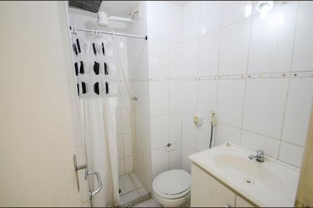Apartamento à venda com 77m², 2 quartos e 1 vaga Apartamento à venda com 77m², 2 quartos e 1 vagaBanheiro Social
