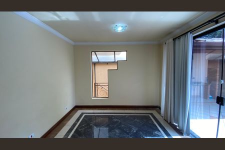 Casa para alugar com 317m², 5 quartos e 2 vagas Casa para alugar com 317m², 5 quartos e 2 vagasCasa 1 - Sala