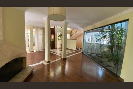 Casa para alugar com 317m², 5 quartos e 2 vagas Casa para alugar com 317m², 5 quartos e 2 vagasCasa 1 - Sala