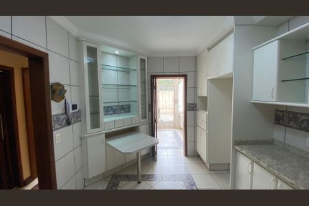 Casa para alugar com 317m², 5 quartos e 2 vagas Casa para alugar com 317m², 5 quartos e 2 vagasCasa 1 - Cozinha