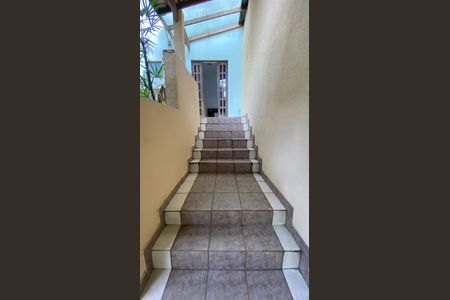 Casa para alugar com 317m², 5 quartos e 2 vagas Casa para alugar com 317m², 5 quartos e 2 vagasCasa 1 - Escada