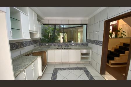 Casa para alugar com 317m², 5 quartos e 2 vagas Casa para alugar com 317m², 5 quartos e 2 vagasCasa 1 - Cozinha