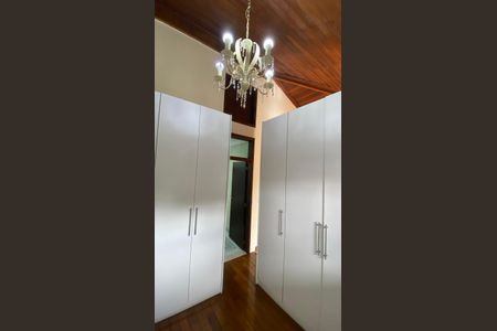 Casa para alugar com 317m², 5 quartos e 2 vagas Casa para alugar com 317m², 5 quartos e 2 vagasCasa 1 - Closet da Suíte 1
