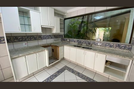 Casa para alugar com 317m², 5 quartos e 2 vagas Casa para alugar com 317m², 5 quartos e 2 vagasCasa 1 - Cozinha