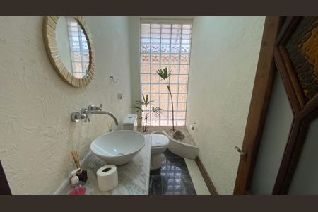 Casa para alugar com 317m², 5 quartos e 2 vagas Casa para alugar com 317m², 5 quartos e 2 vagasCasa 1 - Lavabo