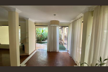 Casa para alugar com 317m², 5 quartos e 2 vagas Casa para alugar com 317m², 5 quartos e 2 vagasCasa 1 - Sala