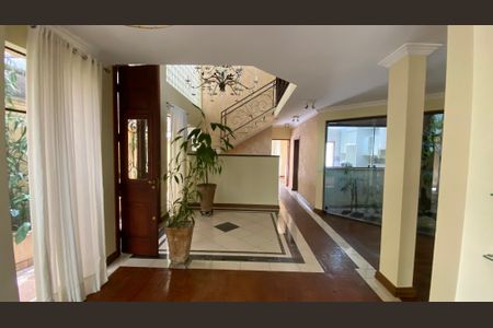 Casa para alugar com 317m², 5 quartos e 2 vagas Casa para alugar com 317m², 5 quartos e 2 vagasCasa 1 - Sala